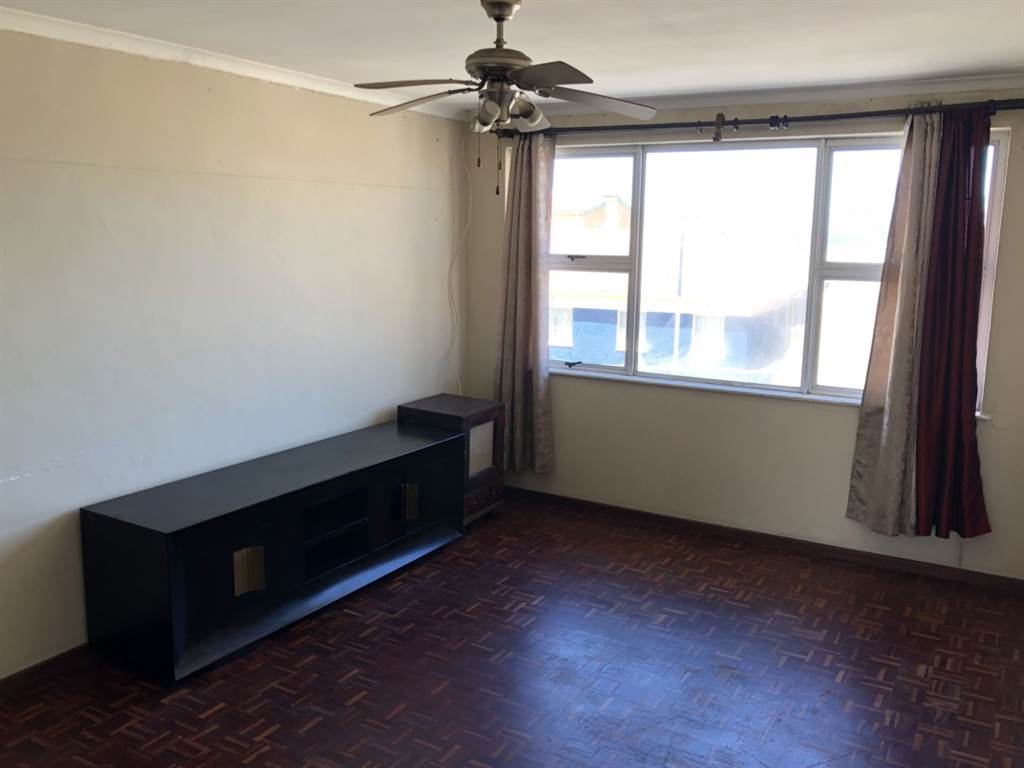 1 Bed Apartment in Fish Hoek photo number 6