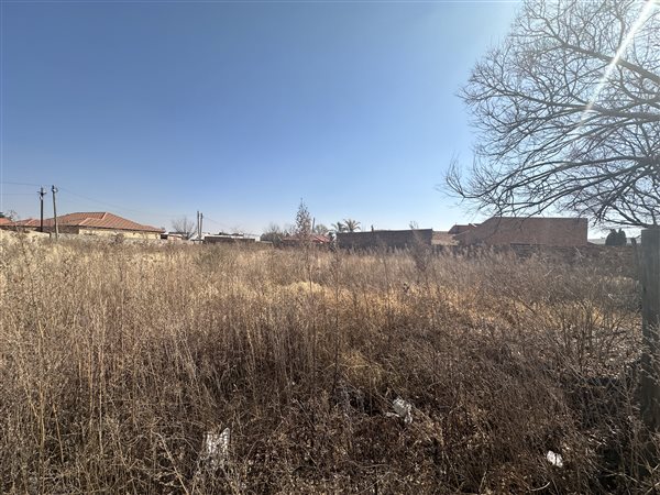 1 152 m² Land