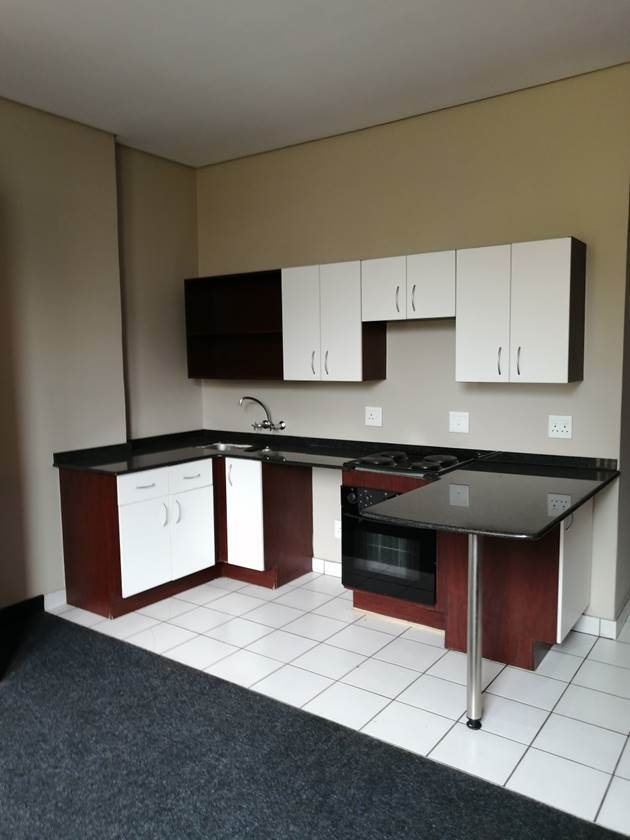 Bachelor apartment in Braamfontein photo number 7