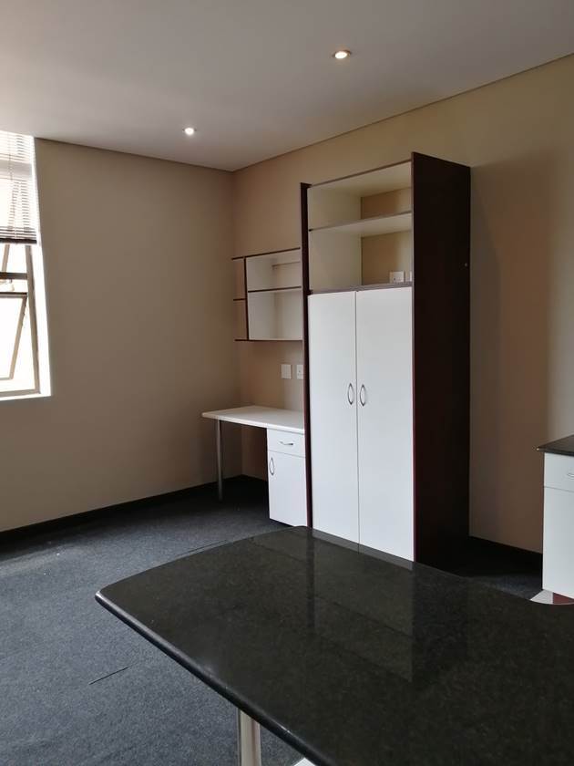 Bachelor apartment in Braamfontein photo number 5