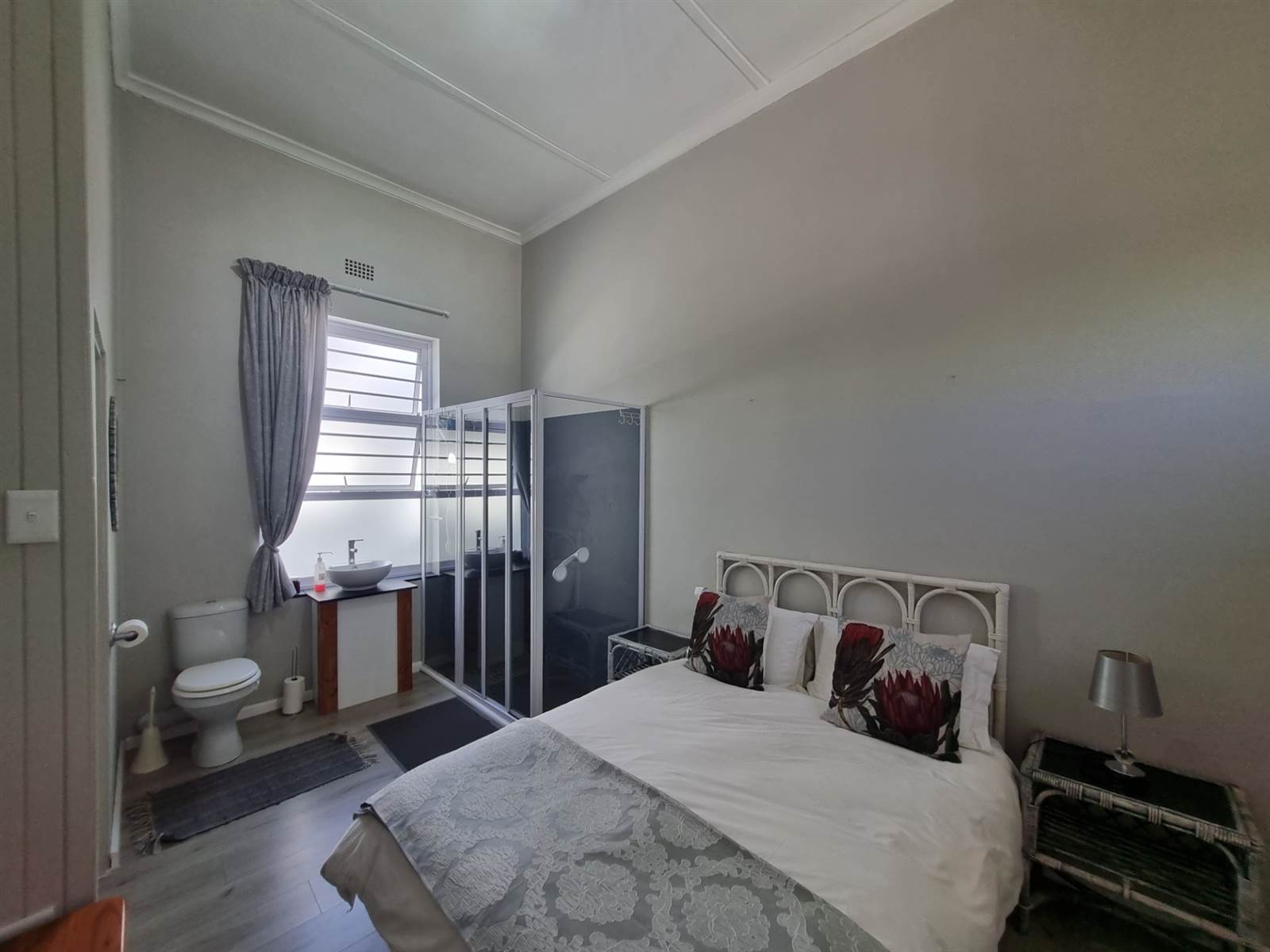 1 Bed Apartment in Swellendam photo number 6