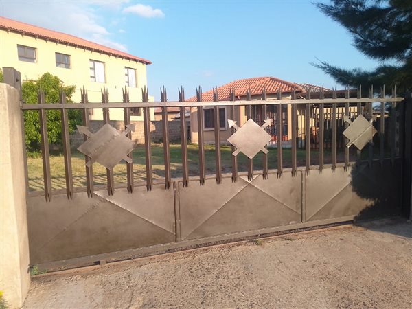 2 Bedroom House 2 Bedroom House