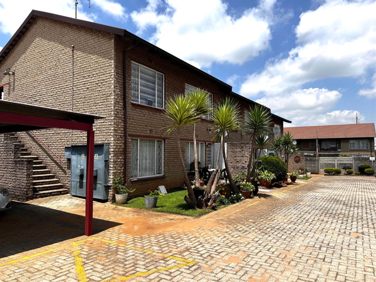 2 Bed Apartment in Krugersdorp North photo number 1