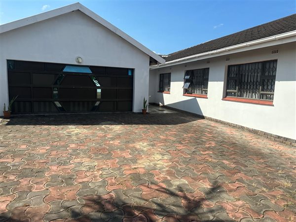 4 Bedroom House 4 Bedroom House