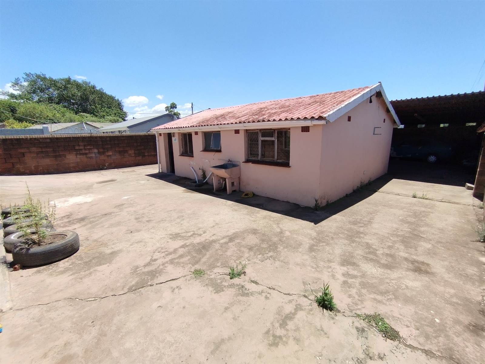 2 Bed House in Umlazi photo number 3