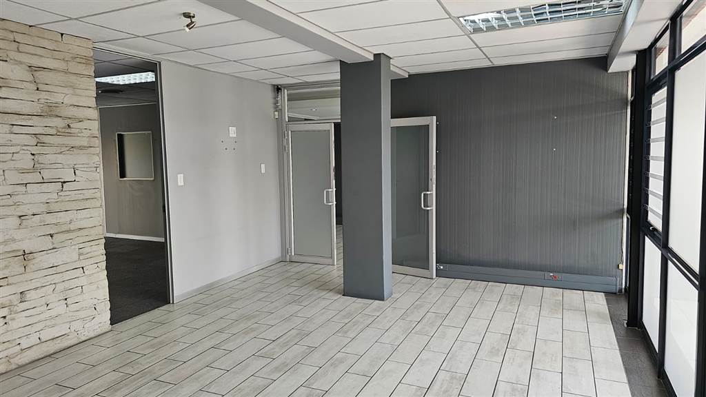 152  m² Office Space in Vorna Valley photo number 3