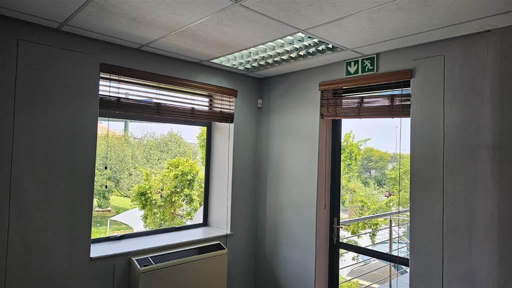 152  m² Office Space in Vorna Valley photo number 10