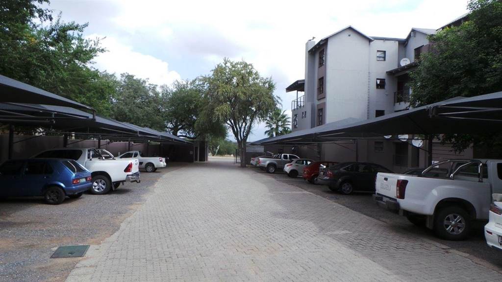 2 Bed Apartment in Hoedspruit photo number 14