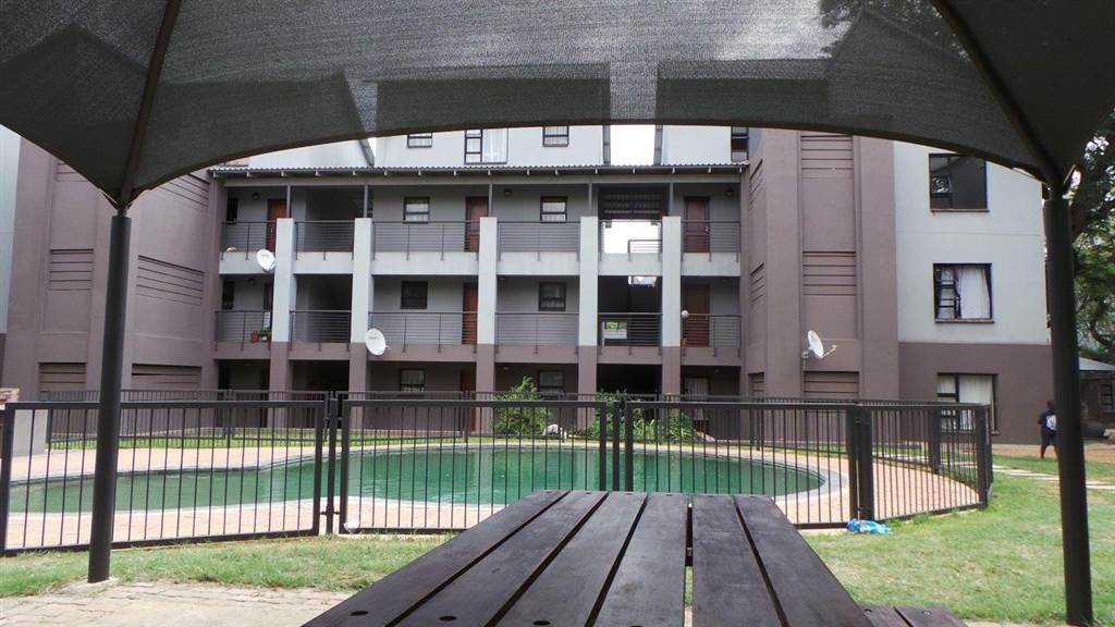 2 Bed Apartment in Hoedspruit photo number 20
