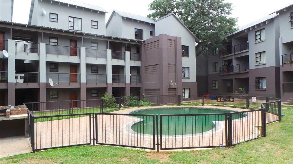 2 Bed Apartment in Hoedspruit photo number 21