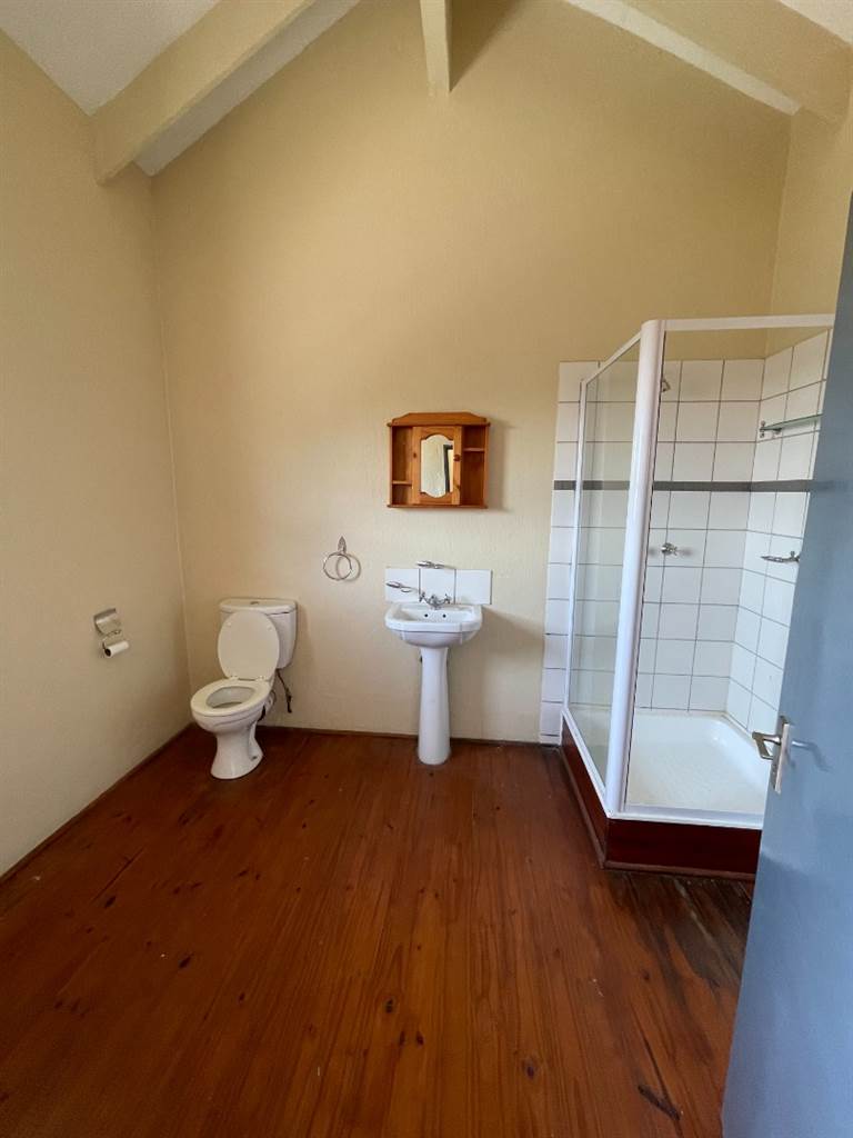 2 Bed Apartment in Hoedspruit photo number 10