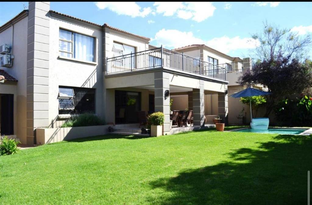 3 Bed House in Fourways photo number 30
