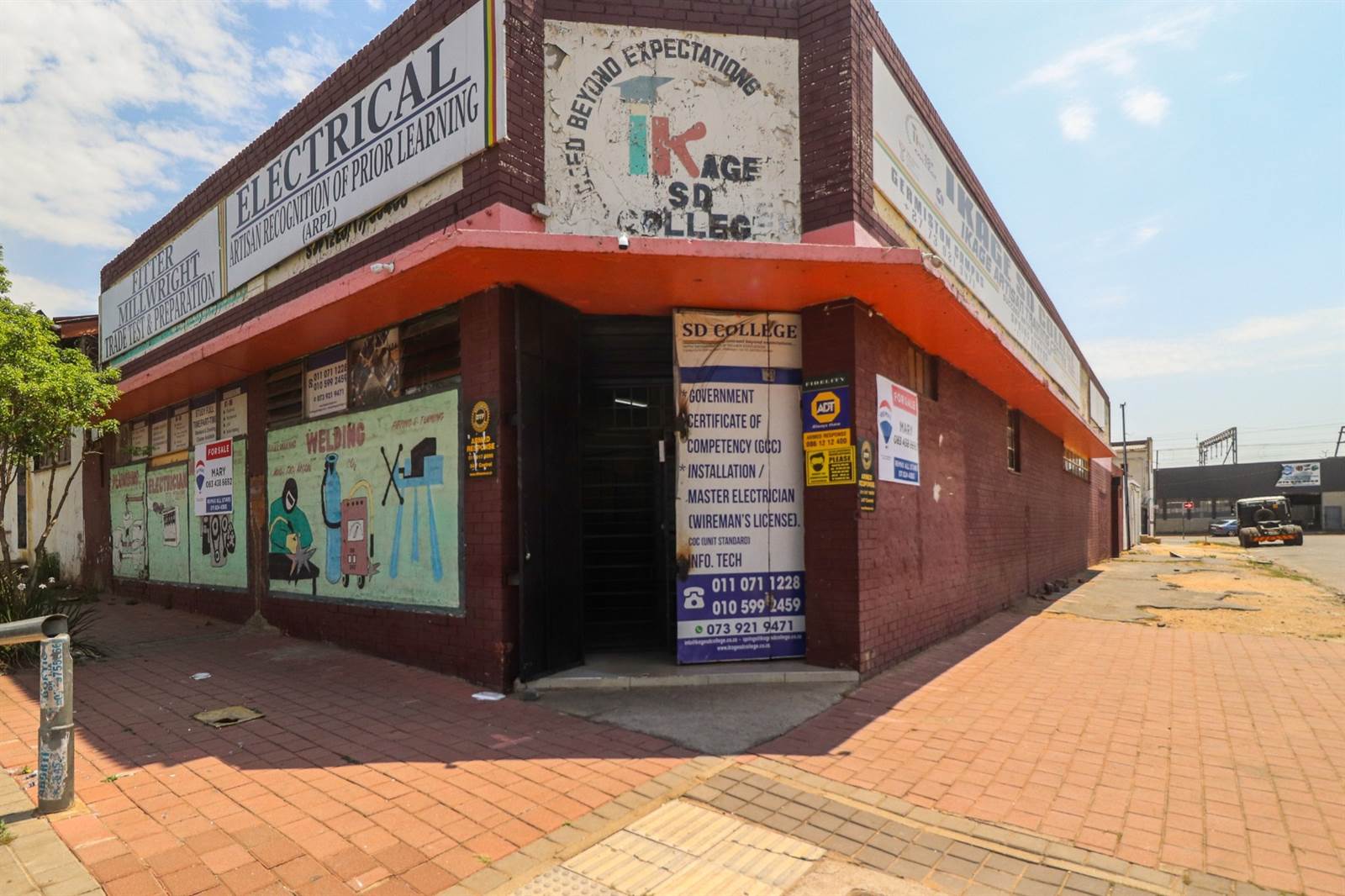 350  m² Commercial space in Germiston Central photo number 1