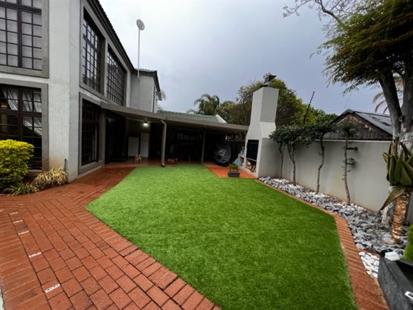 4 Bedroom Townhouse 4 Bedroom Townhouse