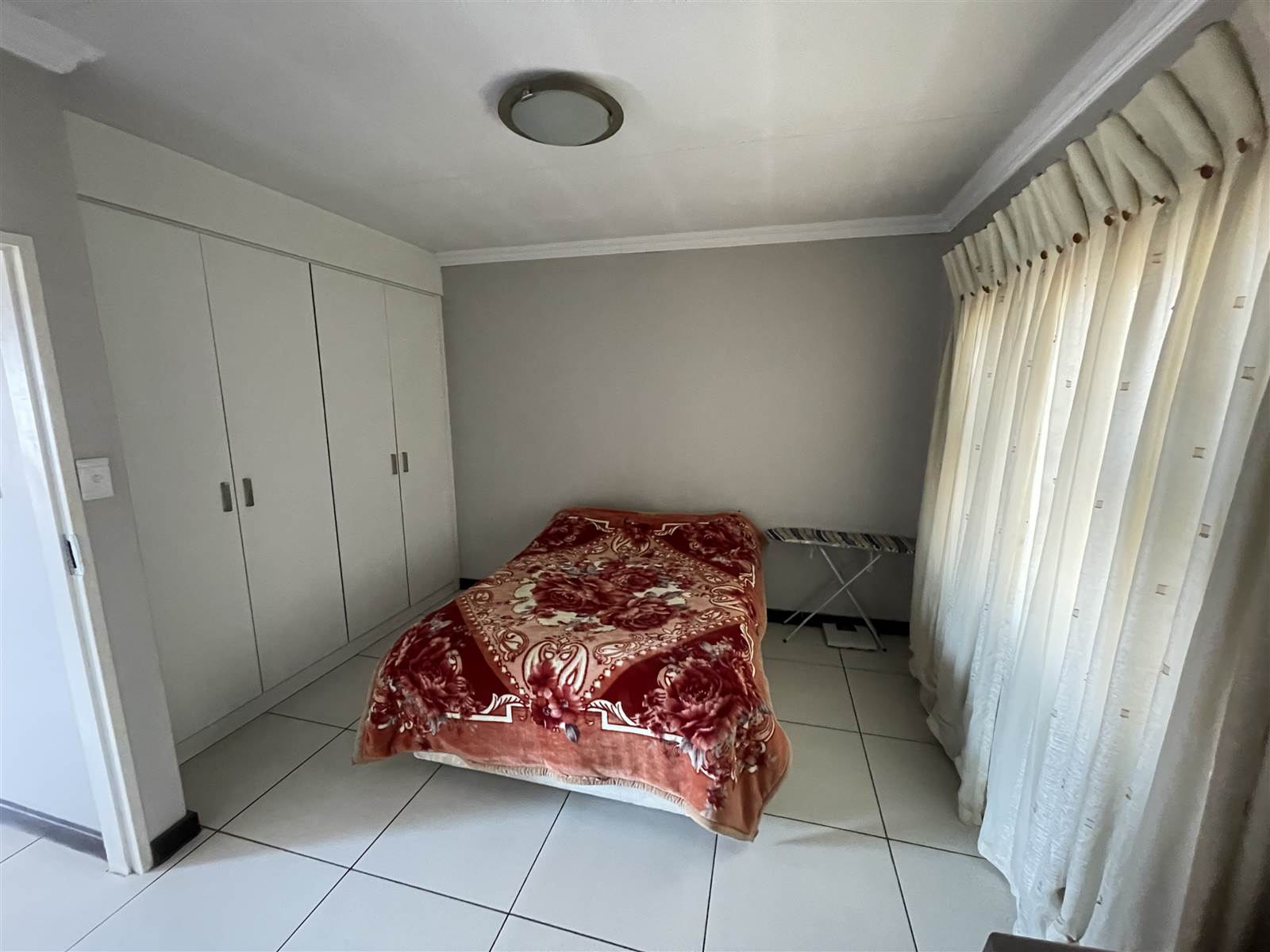 1 Bed Apartment in Rooihuiskraal North photo number 5