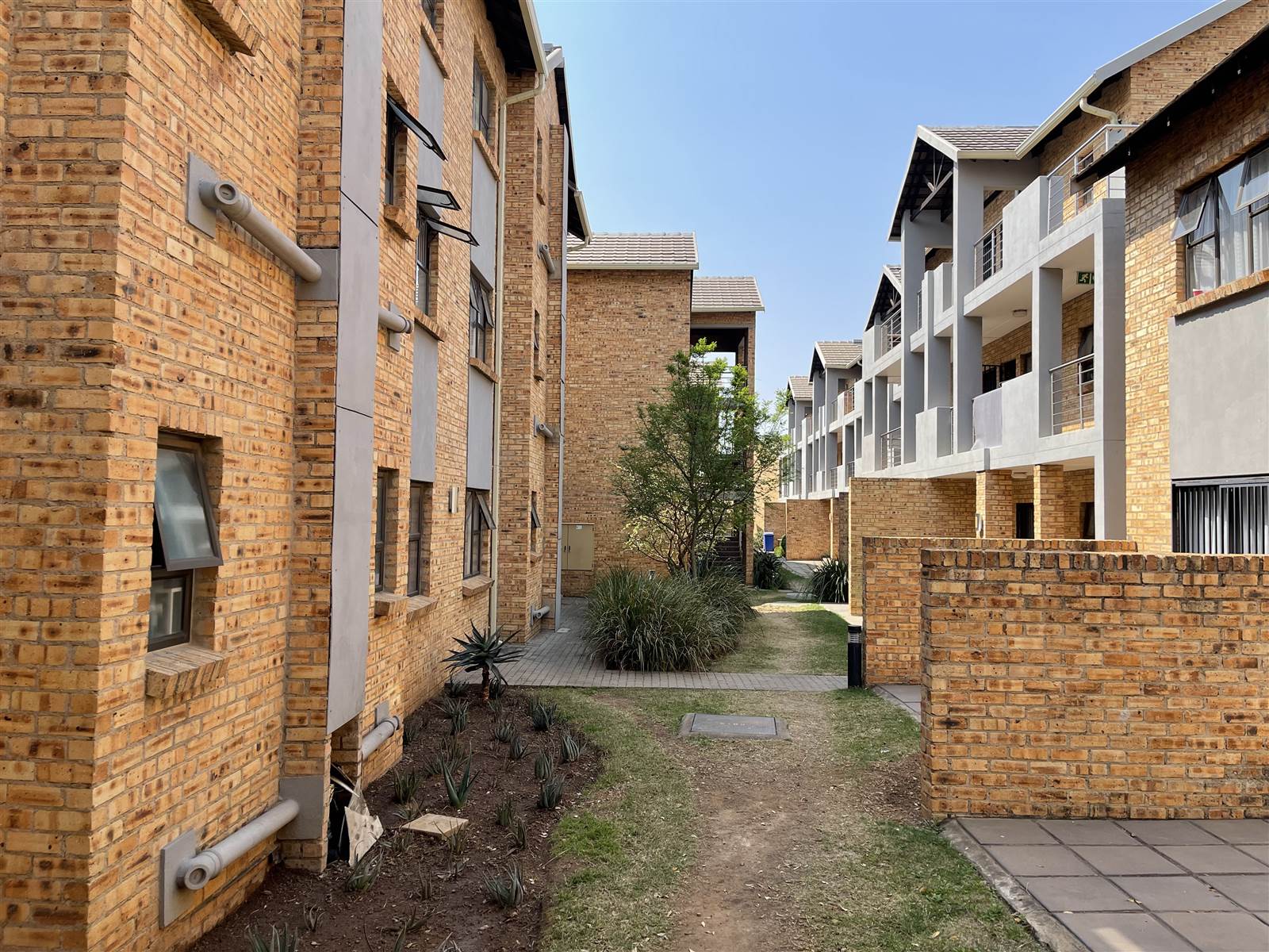 1 Bed Apartment in Rooihuiskraal North photo number 17