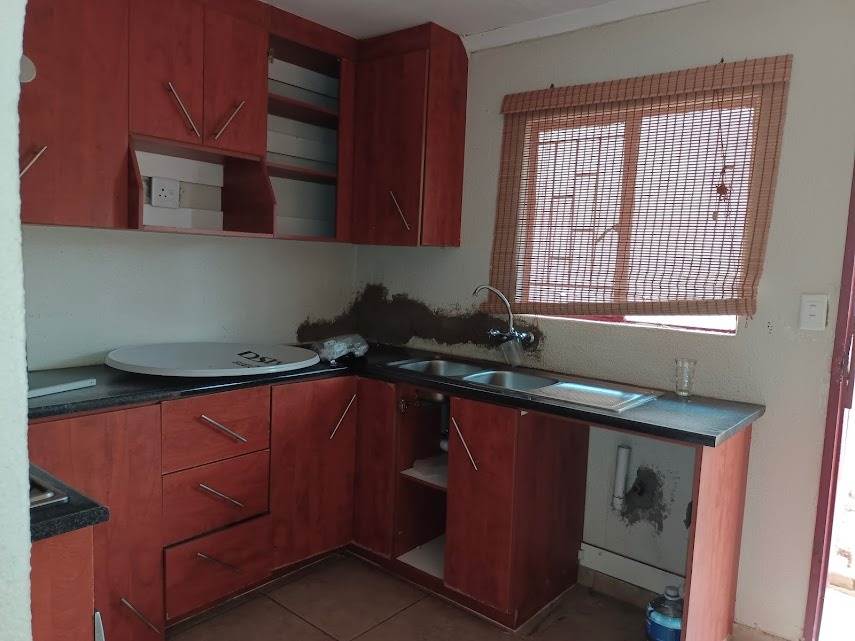 2 Bed House in Soshanguve photo number 5