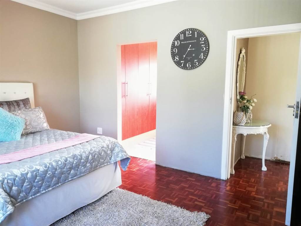 5 Bed House in Port Shepstone photo number 11