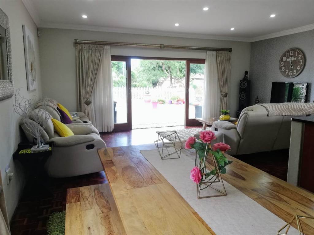 5 Bed House in Port Shepstone photo number 4