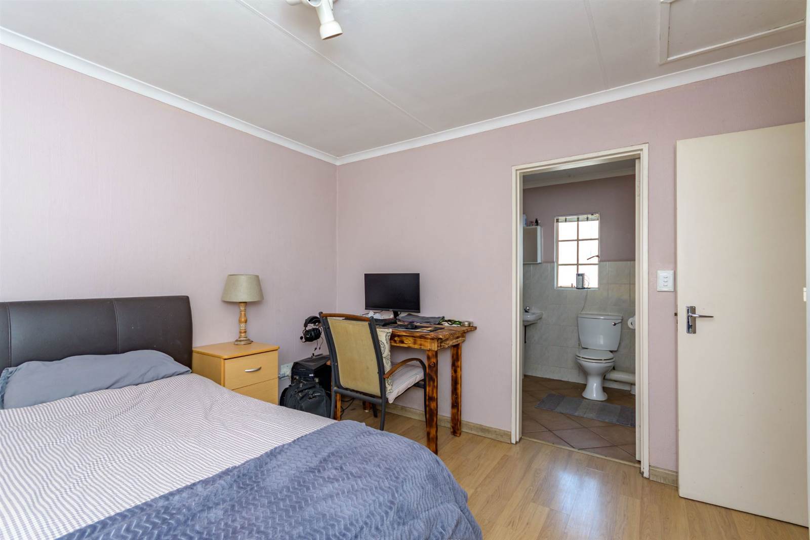 1 Bed Apartment in Marais Steyn Park photo number 12