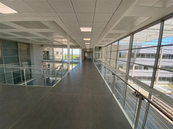 300  m² Commercial space