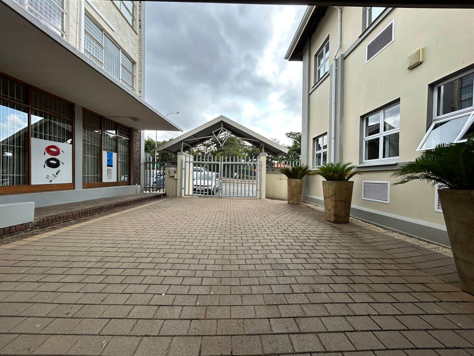 49  m² Commercial space in Northcliff photo number 2