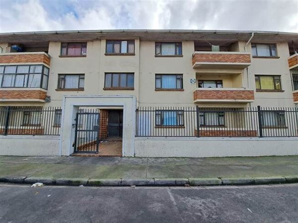 1 Bed Apartment in Parow Central