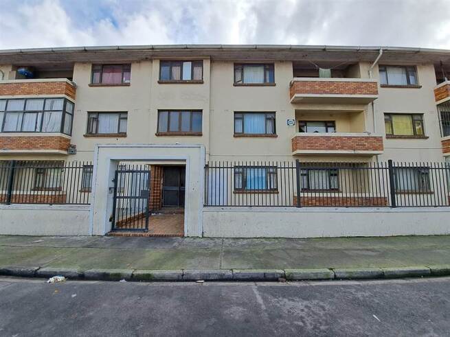 1 Bed Apartment in Parow Central photo number 1