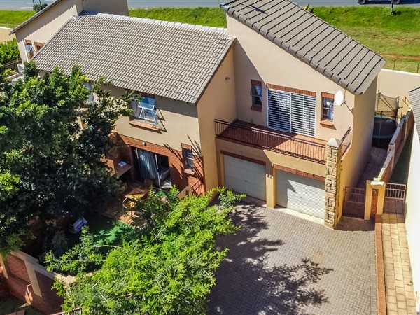 3 Bedroom Townhouse 3 Bedroom Townhouse