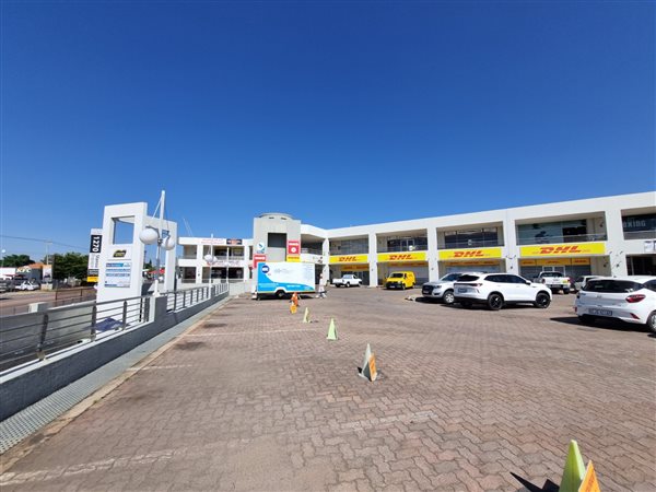 365  m² Commercial space in Hatfield