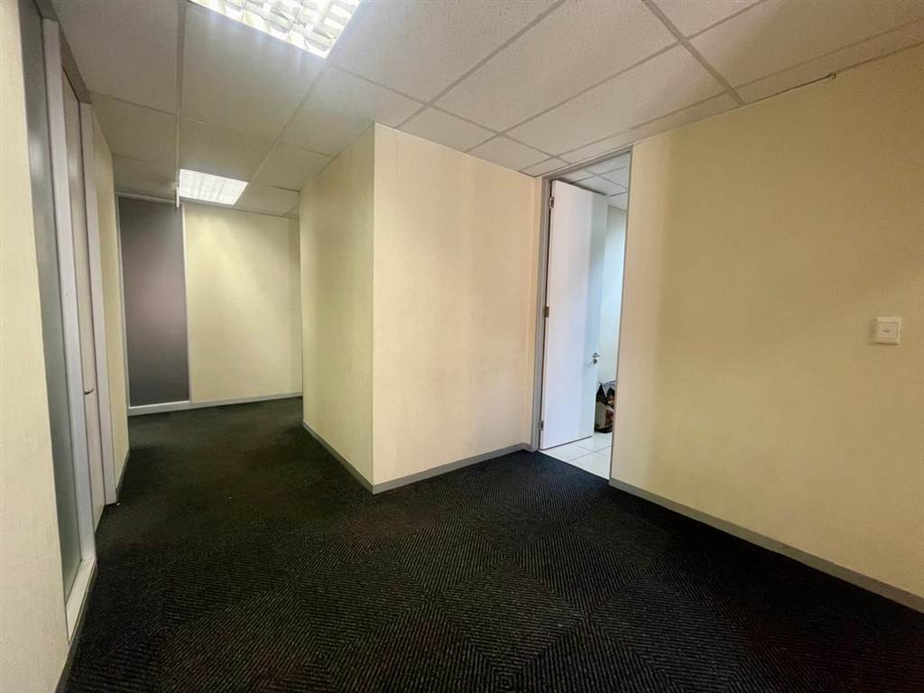144  m² Office Space in Craighall photo number 12