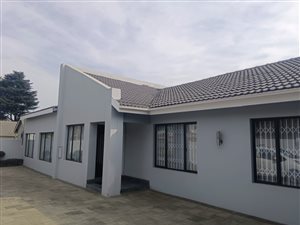 5 Bed House in Buurendal