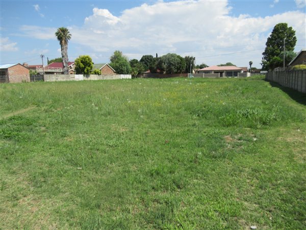 833 m² Land