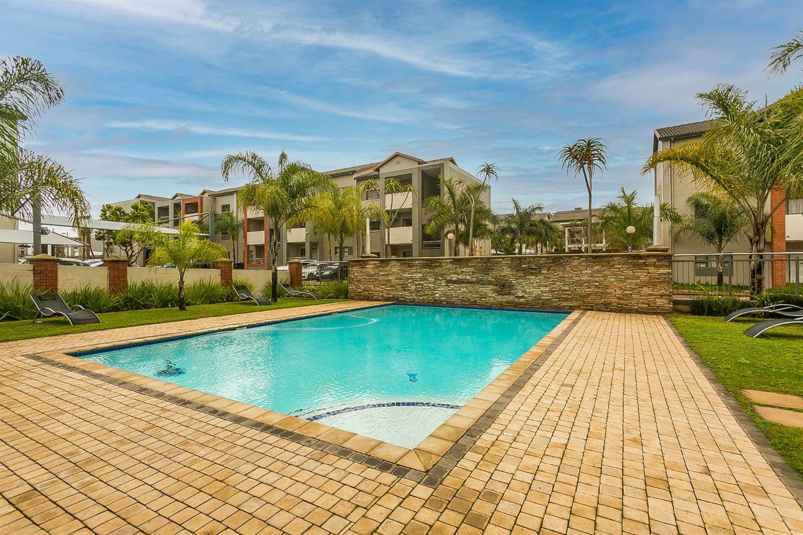 2 Bed Townhouse in Umhlanga Ridge photo number 3