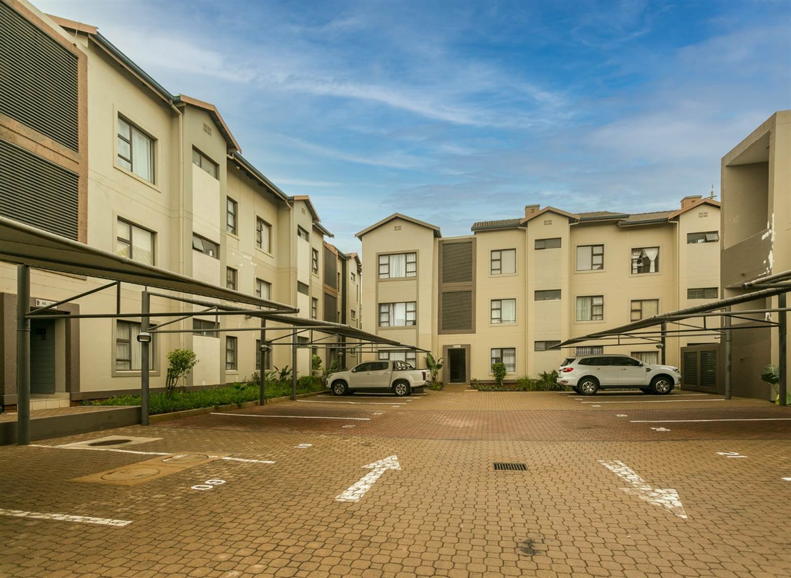 2 Bed Townhouse in Umhlanga Ridge photo number 4