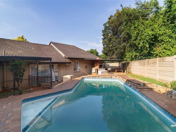 4 Bedroom House 4 Bedroom House