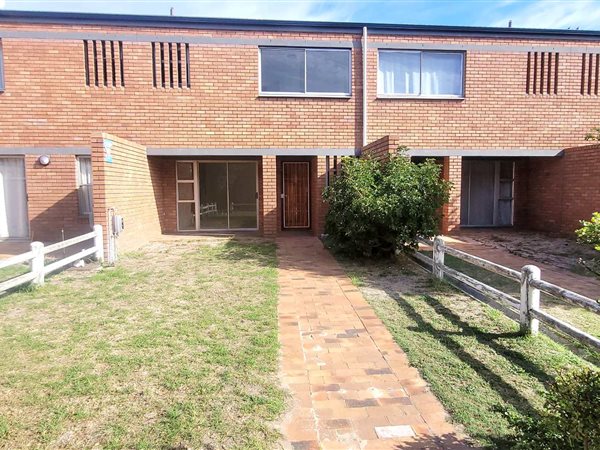 3 Bed Townhouse in Milnerton Central