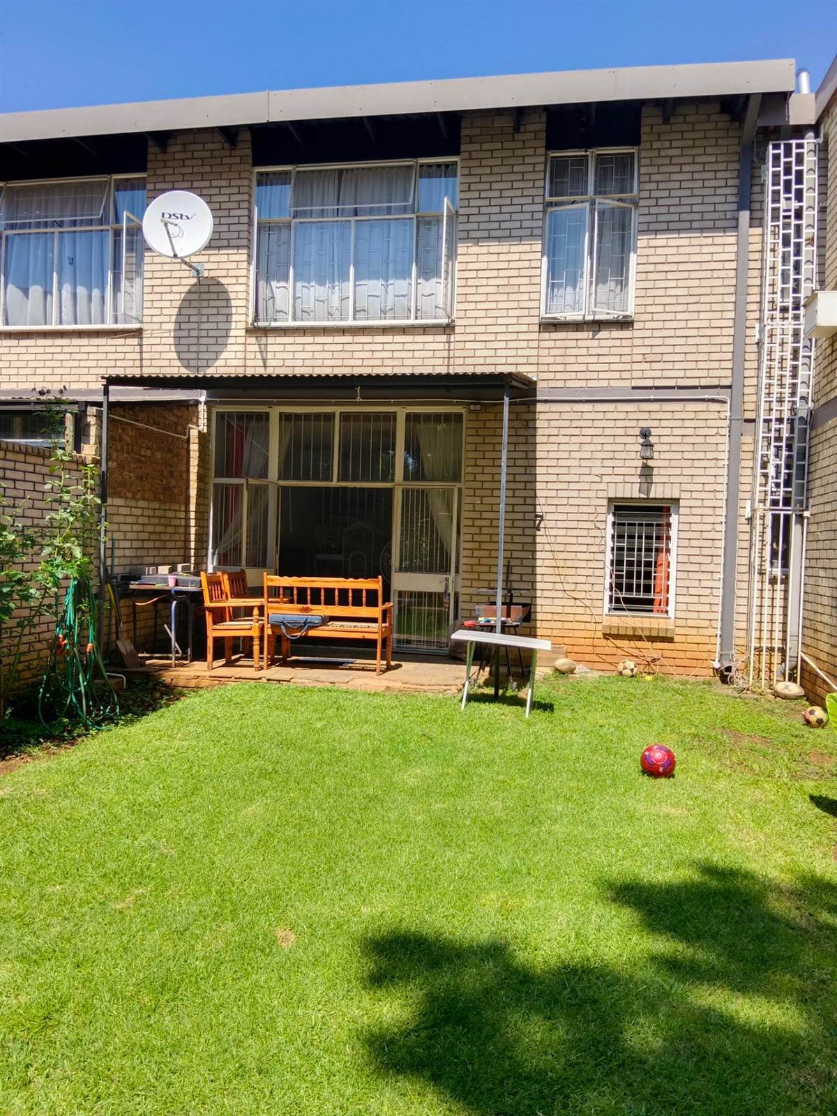 3 Bed Townhouse in Parktown Estate photo number 1