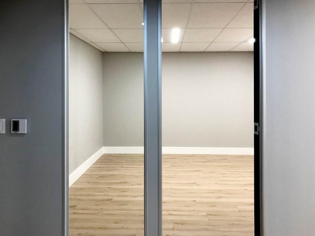 200  m² Office Space in Bedfordview photo number 12