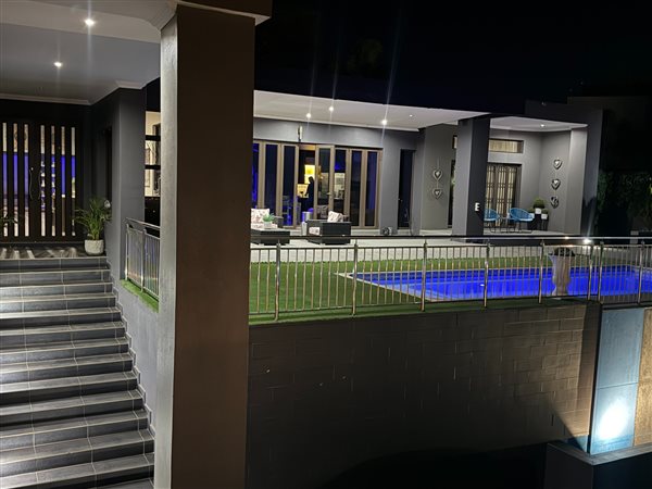 4 Bedroom House 4 Bedroom House
