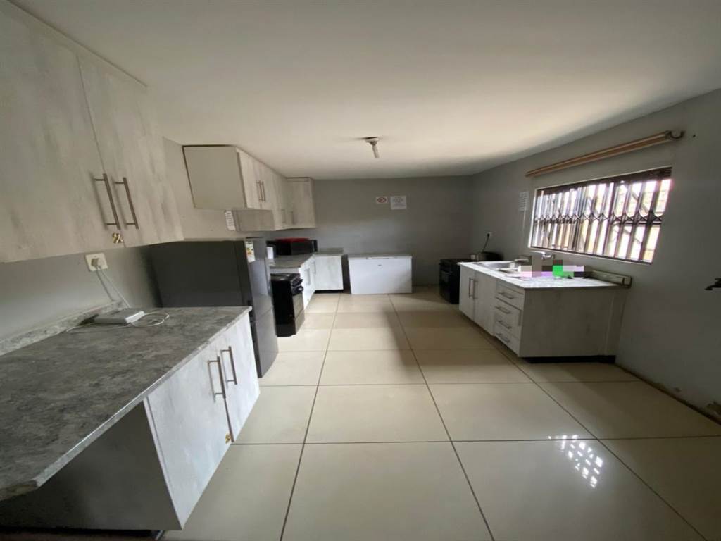 5 Bed House in Dobsonville photo number 7
