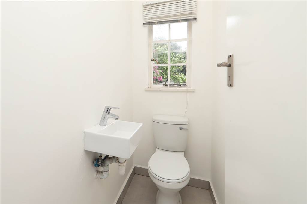 3 Bed House in Plumstead photo number 16