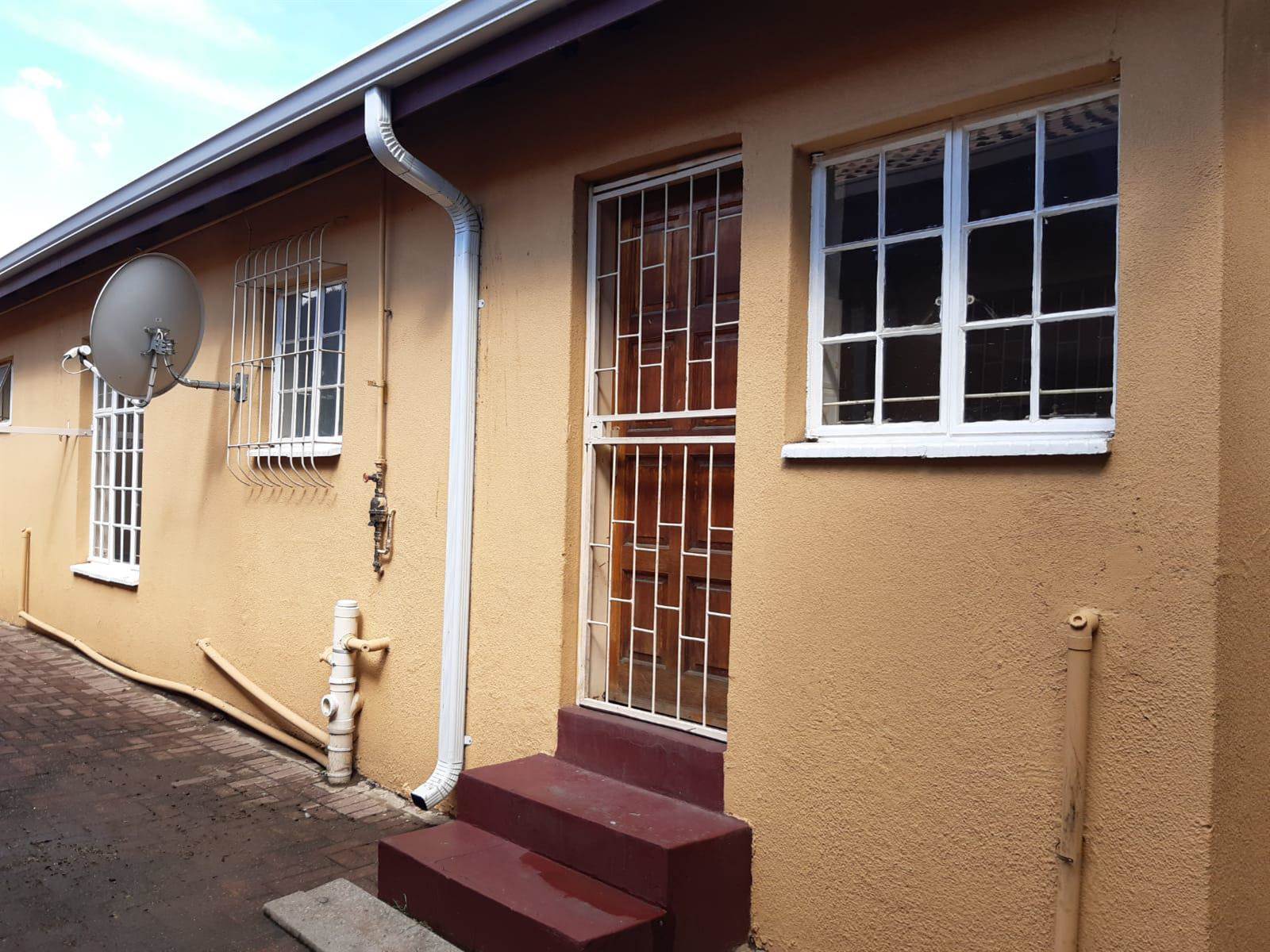 2 Bed Apartment in Secunda photo number 2