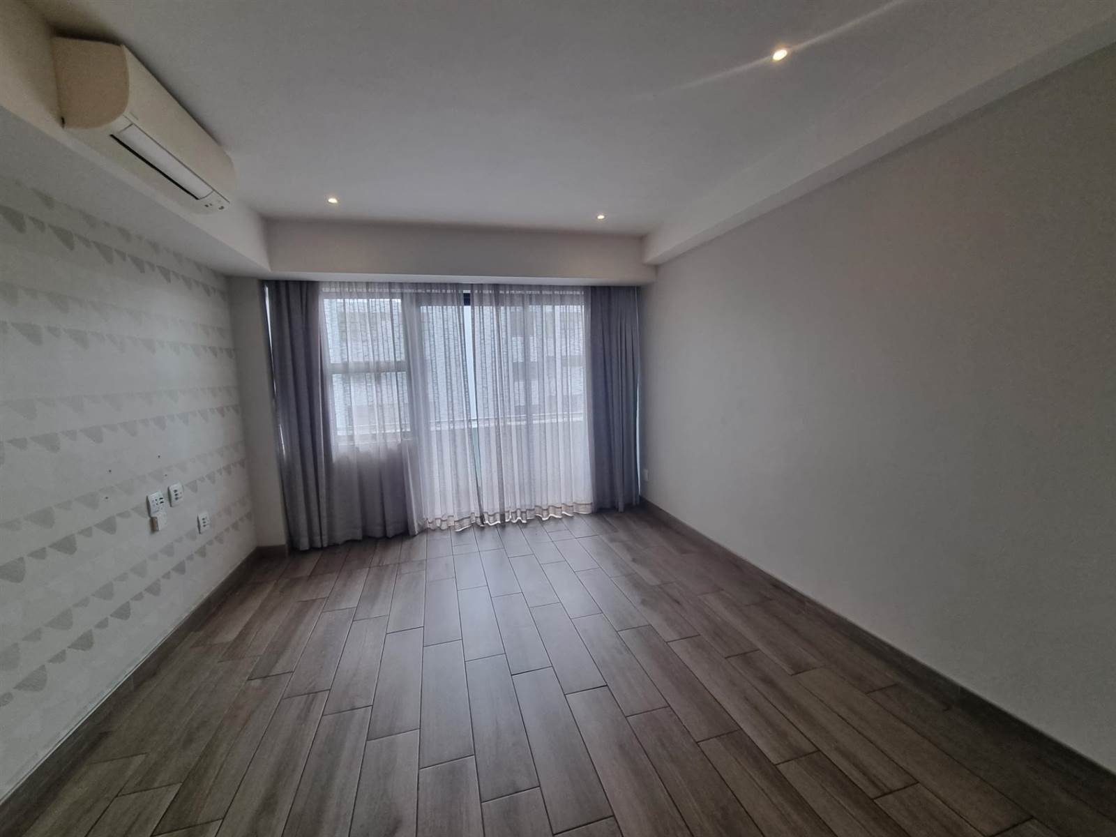 2 Bed Apartment in Menlyn photo number 5