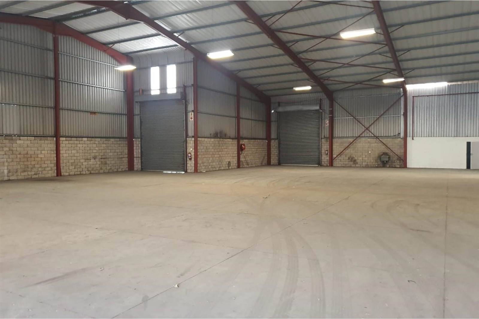1198  m² Industrial space in Deal Party photo number 5