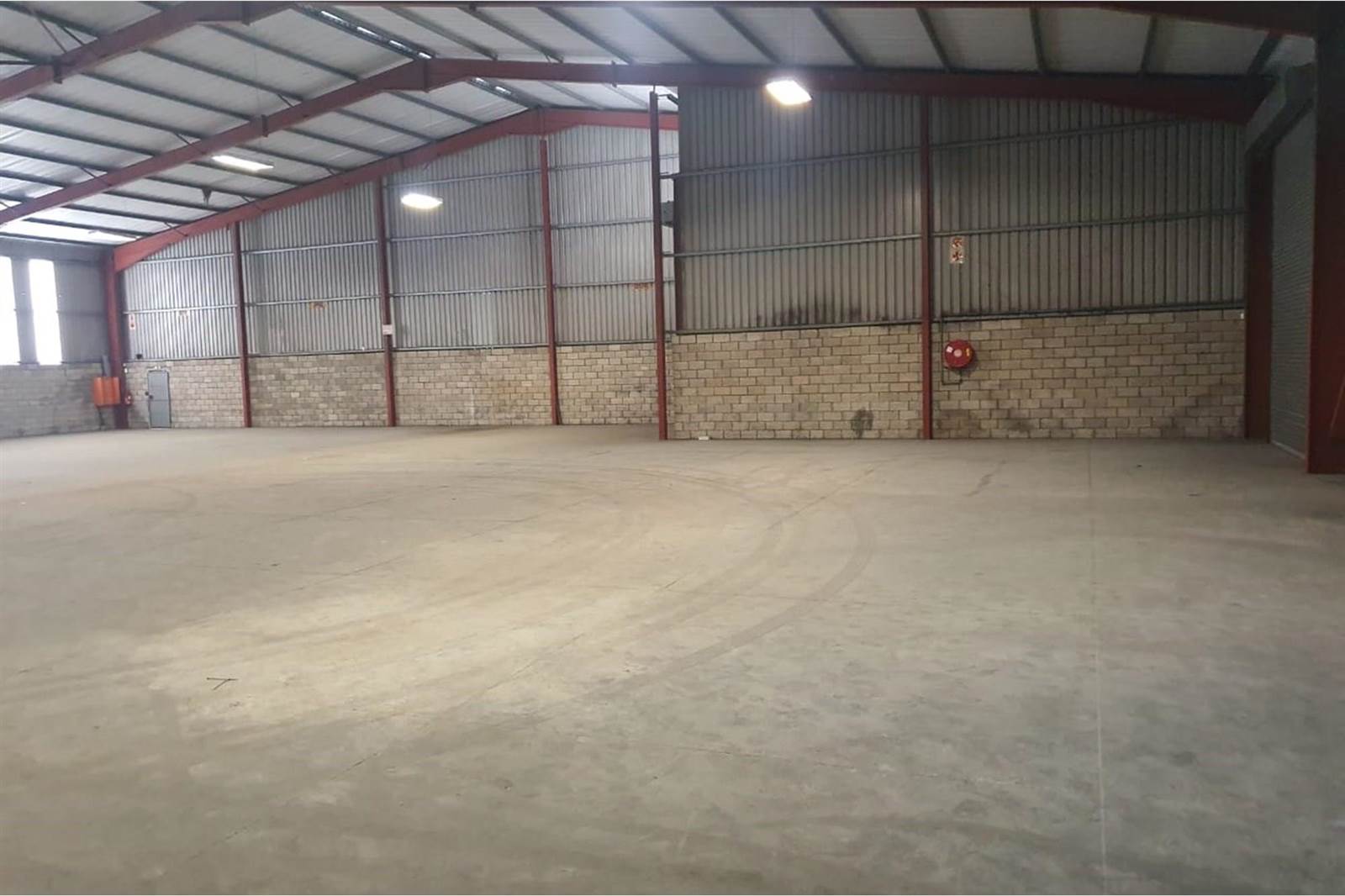 1198  m² Industrial space in Deal Party photo number 9