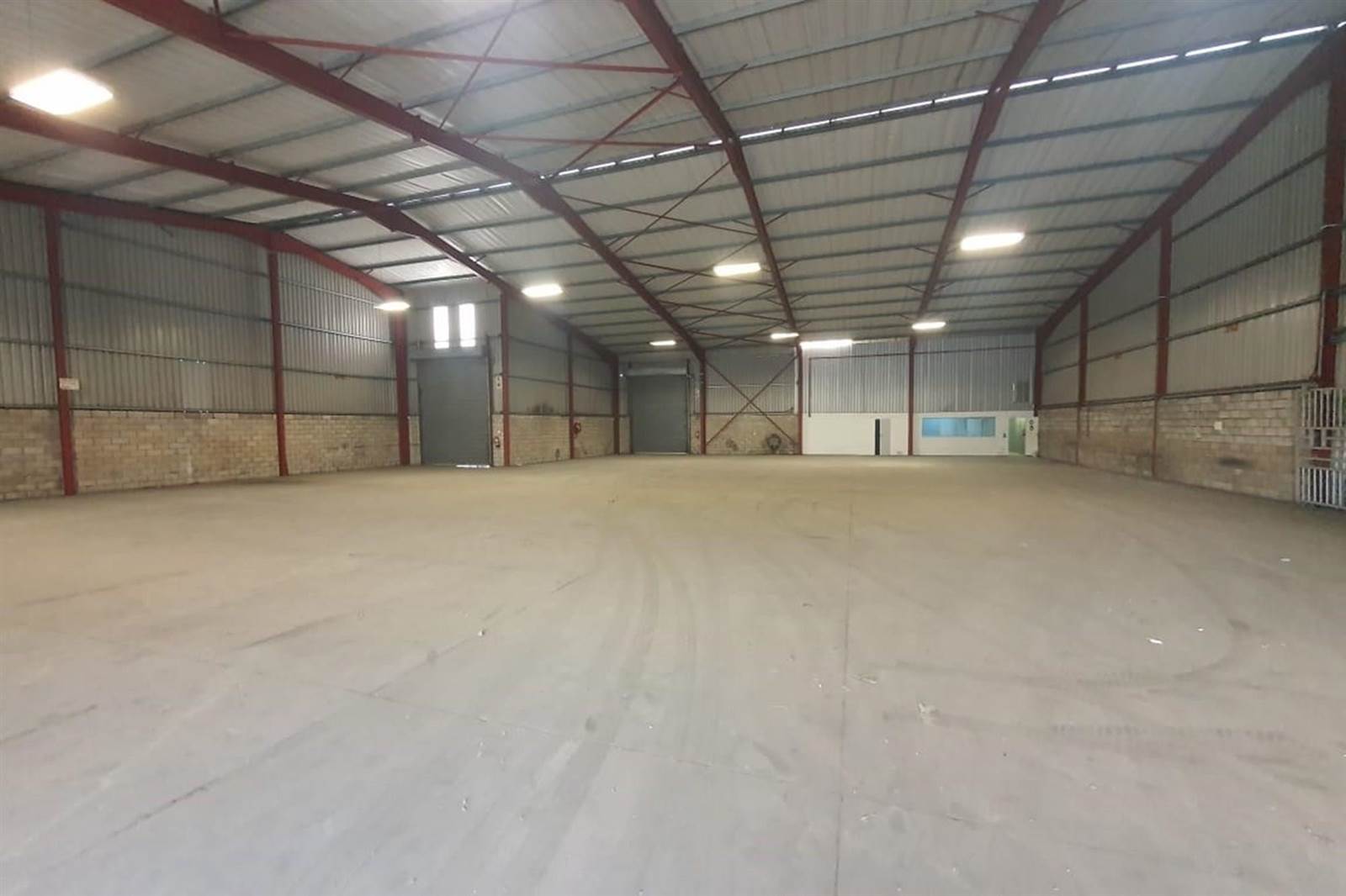 1198  m² Industrial space in Deal Party photo number 3