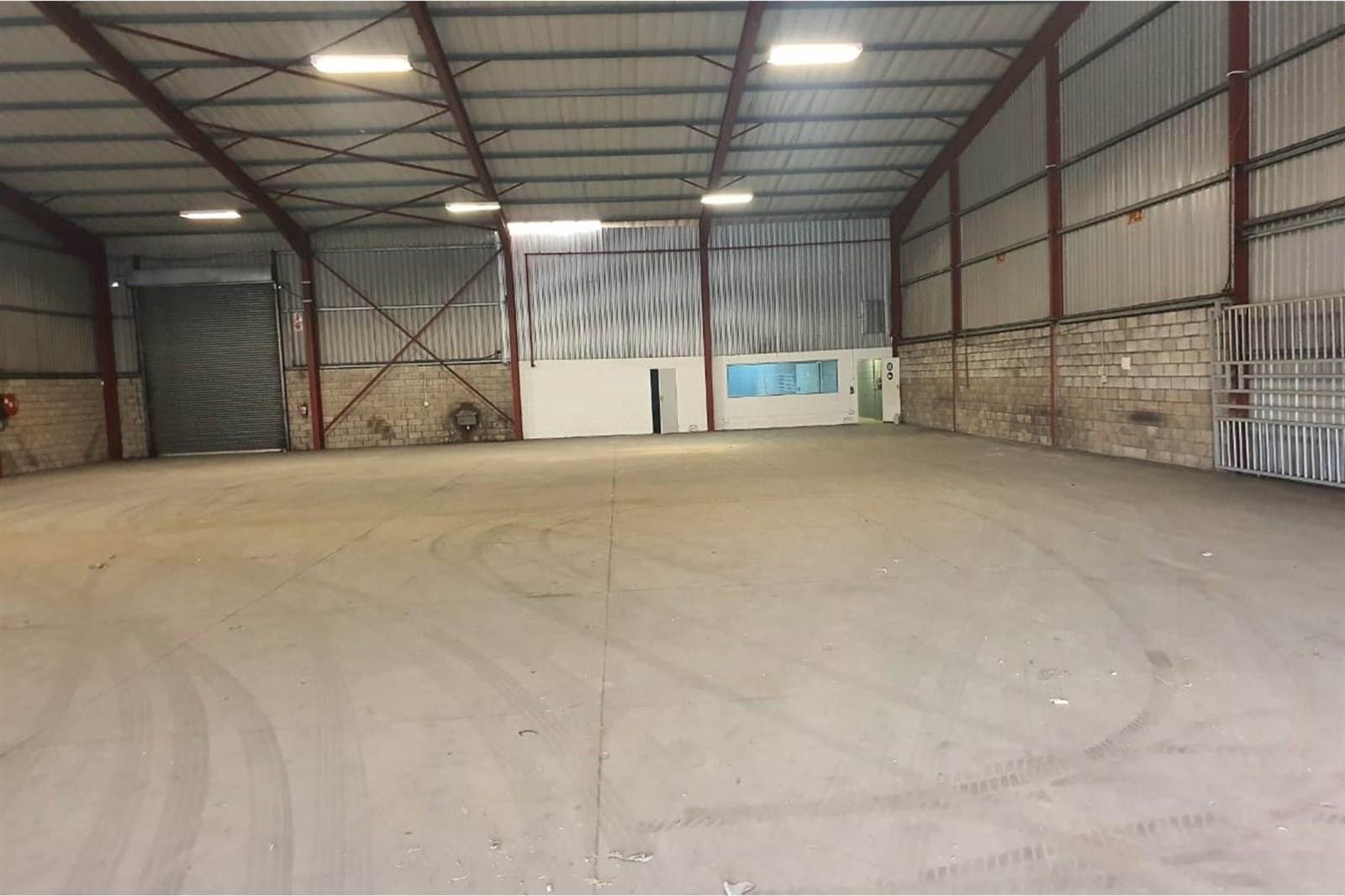 1198  m² Industrial space in Deal Party photo number 2