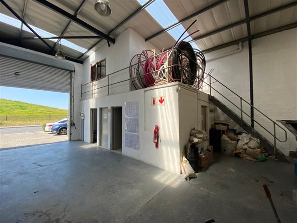 161  m² Industrial space