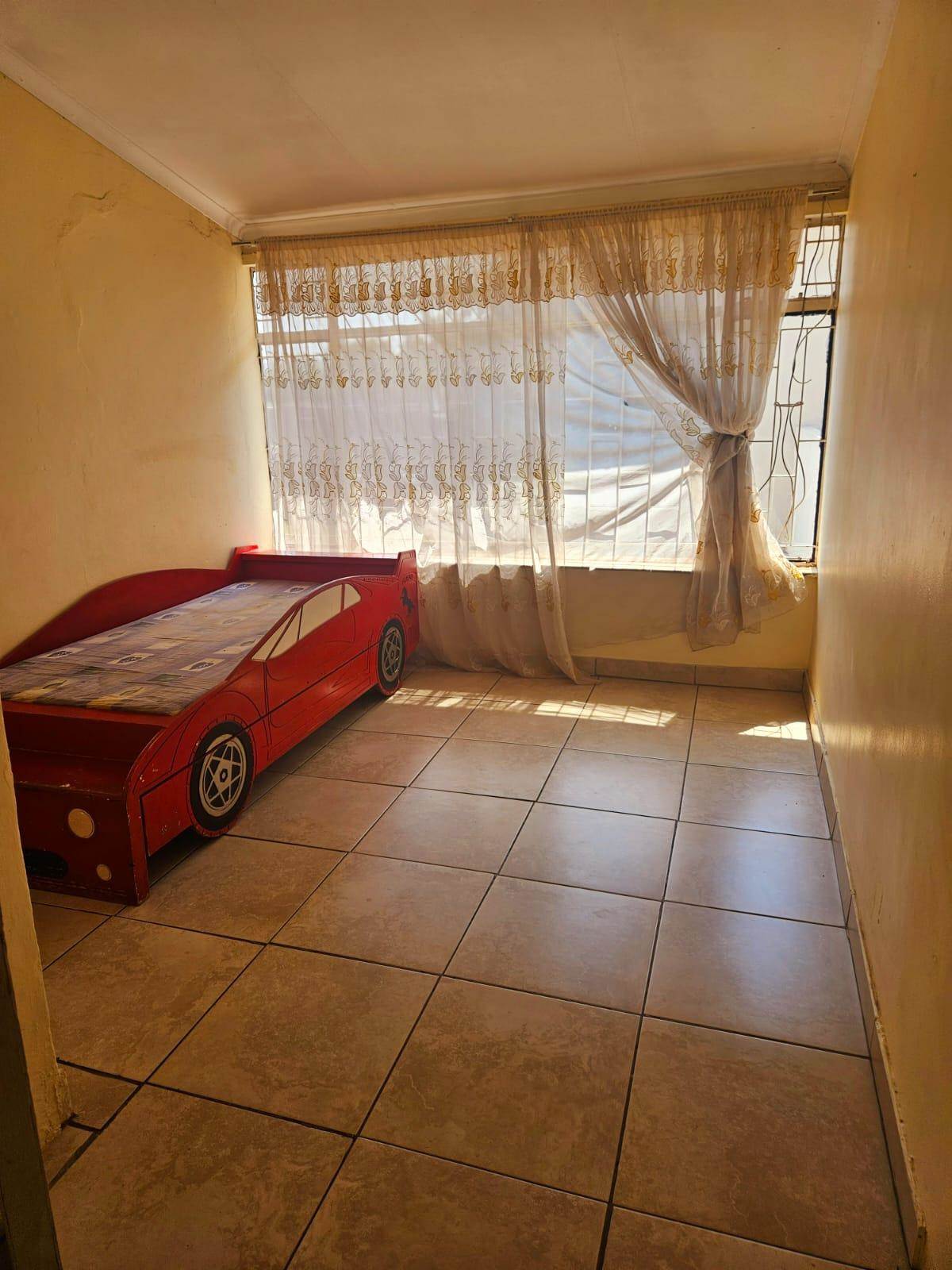2 Bed Apartment in Erasmia photo number 4